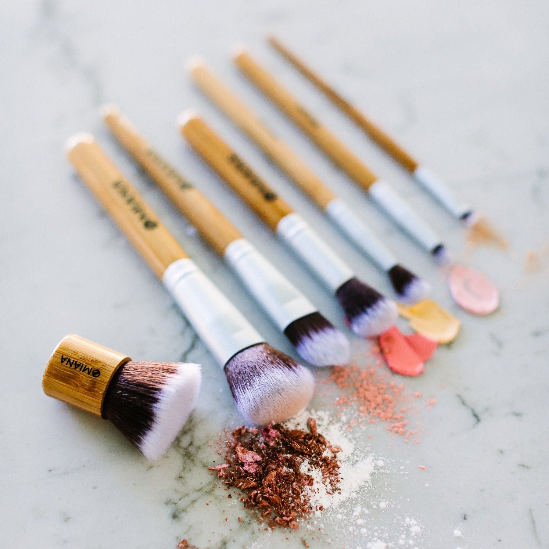 Omiana Beauty Brushes Vegan Angled Eyeliner & Brow Brush